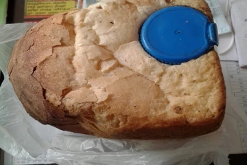 பாணிற்குள் போத்தல் மூடி- சுகாதார பிரிவினர் நடவடிக்கை