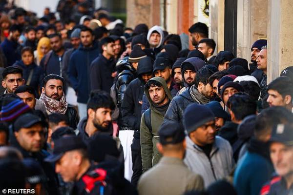 migrants residency in spain gets warning