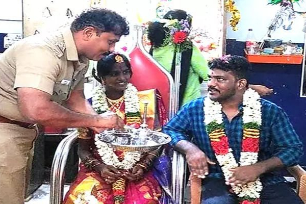 ’’எங்க வீட்டு பெண்ணுக்கு வளைகாப்பு'’ - பெண் காவலருக்கு வளைகாப்பு நடத்திய போலிஸார்: நெகிழ்ச்சி சம்பவம் - தமிழ்நாடு