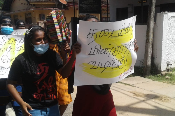 அரசிற்கு எதிராக மட்டக்களப்பு கிழக்கு பல்கலைக்கழக மாணவர்கள் ஆர்ப்பாட்டம் (Photos) | Protest By Batticaloa East University Students