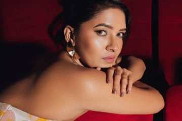 தியேட்டரில் மயக்கும் போஸ்!! டிரெண்ட்டாகும் நடிகை வாணி போஜனின் போட்டோஷூட்..