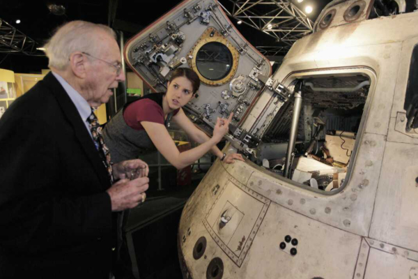 சந்திரனில் இருமுறை கால்பதித்த ஜிம் லோவெல் காலமானார் | Jim Lowell Nasa