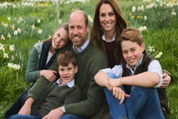 2025 கிறிஸ்துமஸ் ; புதிய குடும்பப் புகைப்படத்தை வெளியிட்ட இளவரசர் வில்லியம்–கேதரின் தம்பதி