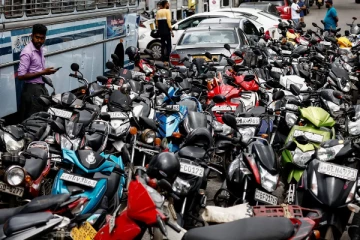 நிறுத்தி வைக்கப்படும் வாகனங்களால் வியாபார நடவடிக்கைகள் பாதிப்பு: மல்லாவி வர்த்தகர்கள் விசனம்