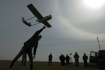 ரஷ்ய விரர்களை ஓடவிடும் உக்ரைனின் ஆளில்லா விமானம்!