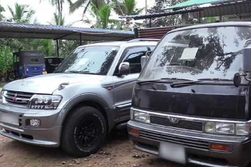 சட்டவிரோதமான பாகங்களுடன் உருவாக்கப்பட்ட 20 சொகுசு வாகனங்கள் மீட்பு