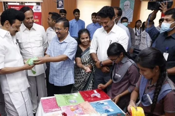 மாணவர்களின் பேச்சை கேட்டு கலகலவென சிரித்த முதலமைச்சர் மு.க.ஸ்டாலின்..!