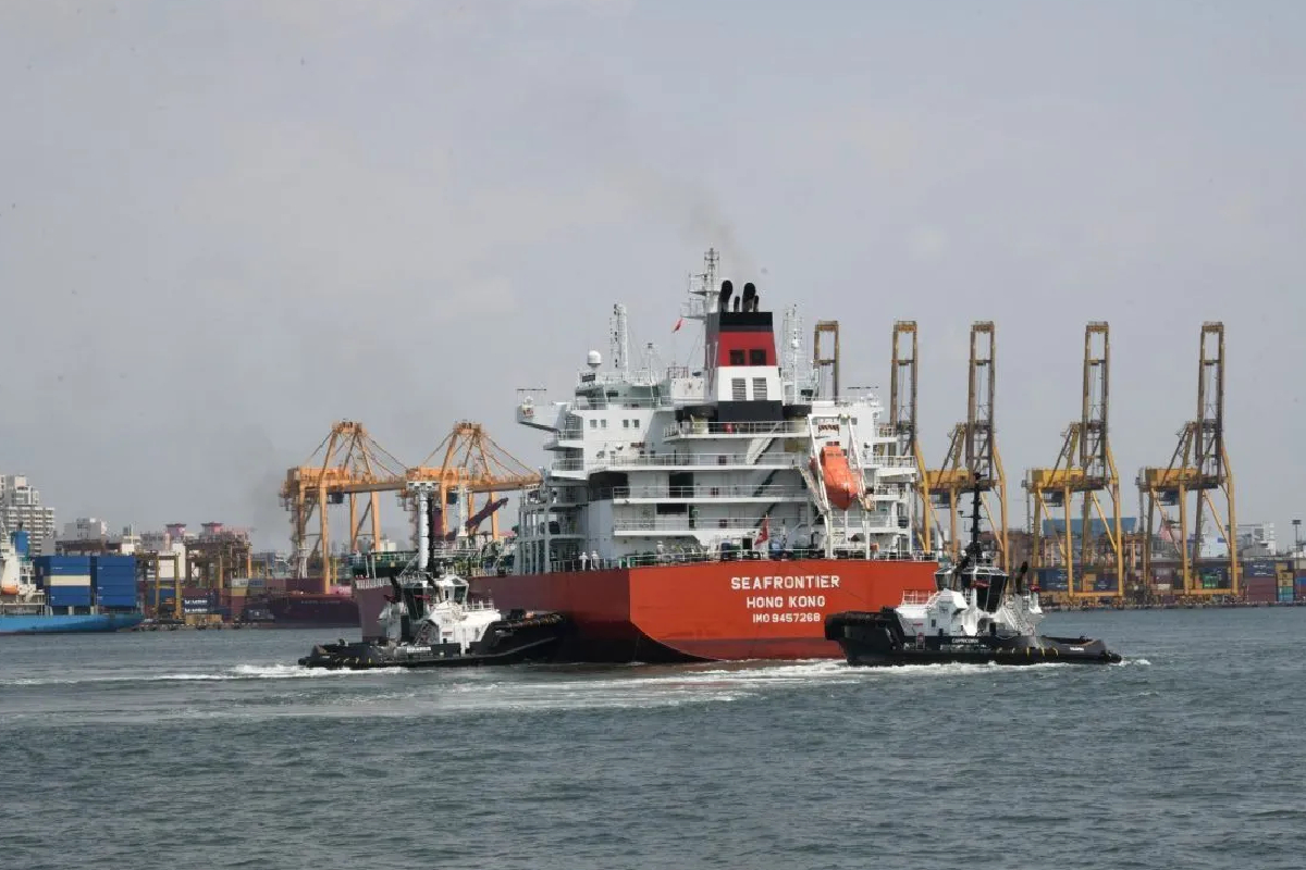 எரிவாயுவுடன் இன்று இலங்கை வந்த மேலும் இரு கப்பல்கள்! | Two More Ships Carrying Gas Arrived In Sri Lanka