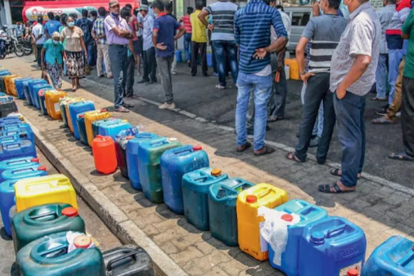 இலங்கை எரிபொருள் வரிசை  15 பேரை  பலியெடுத்தது | The Fuel Line Killed 15 People