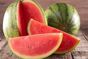 கோடைக்காலத்தில் சாப்பிடக்கூடிய தர்பூசணியால் எவ்வளவு நன்மைகள் என்று தெரியுமா?