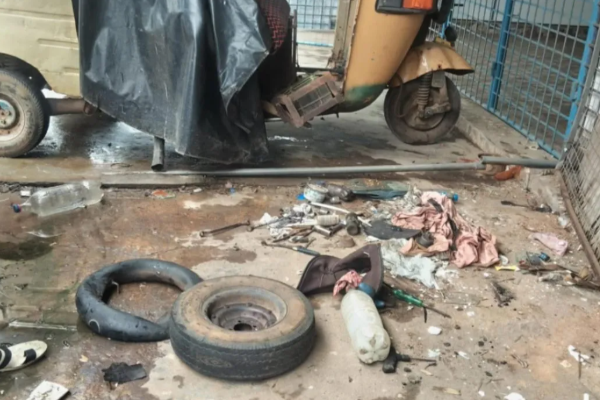 திருகோணமலை விபத்தில் ஒரே குடும்பத்தை சேர்ந்த நால்வர் காயம் | 4 Members Of The Same Family Were Injured Accident திருகோணமலை விபத்தில் ஒரே குடும்பத்தை சேர்ந்த நால்வர் காயம் | 4 Members Of The Same Family Were Injured Accident