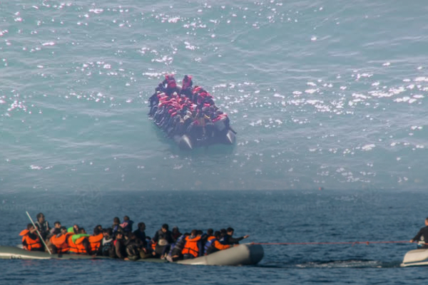 பிரித்தானிய சட்டத்தின் வலையில் புலம்பெயர்ந்தோர்! தீவிரமாகும் நெருக்கடி | Uncertain Future Of Immigrants In Uk