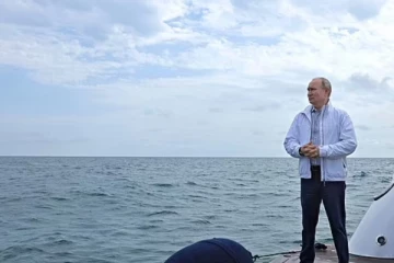 அவசர அவசரமாக ஜேர்மனியிலிருந்து தப்பியோடிய ரஷ்ய அதிபர் புடினின் சொகுசுக் கப்பல்: பின்னணி