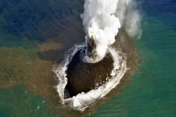 ஜப்பானில் எரிமலை வெடிப்பால் புதிய தீவு உருவாக்கம்