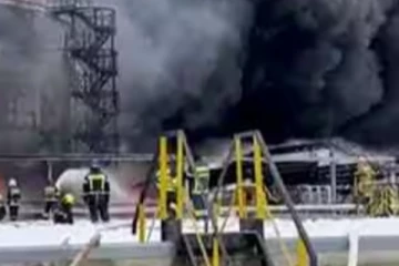 வெடித்து சிதறிய எண்ணெய் சுத்திகரிப்பு ஆலை; உக்ரைன் ட்ரோன் தாக்குதல்