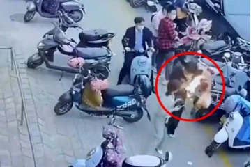 செல்போன் வெடித்து தீயில் முகம் கருகிய பயங்கரம்! வைரலாகும் வீடியோ