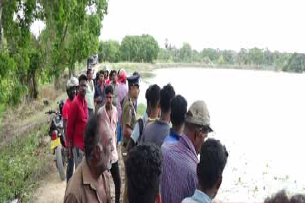 கிளிநொச்சி குளத்தில் மிதந்த சடலம் (Photos) | Dead Body Floating In Kilinochchi Pond