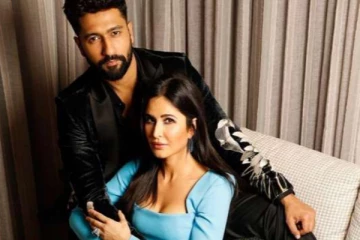 நீச்சல் குளத்தில் கணவருடன் நெருக்கமாக புகைப்படம் எடுத்த கத்ரீனா கைஃப்