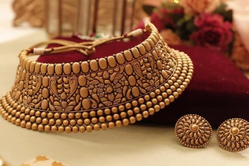 வார தொடக்கத்திலேயே குறைந்த தங்கம் விலை - இன்றைய நிலவரம் என்ன?