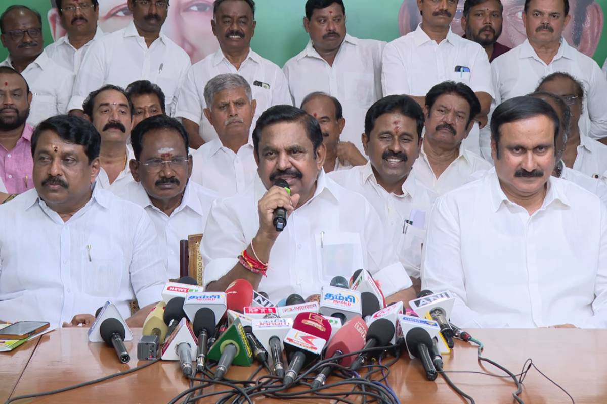 விஜய்க்கு எதிராக அதிமுக போட்டியிடாதது ஏன்? எடப்பாடி பழனிசாமி விளக்கம் | Eps Says Why Admk Not Contest Vs Vijay In Perambur விஜய்க்கு எதிராக அதிமுக போட்டியிடாதது ஏன்? எடப்பாடி பழனிசாமி விளக்கம் | Eps Says Why Admk Not Contest Vs Vijay In Perambur