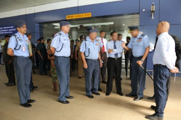 28 விமான நிலைய அதிகாரிகளுக்கு கட்டாய விடுமுறை