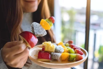 குளிர்காலம் தொடங்கிவிட்டதால் இந்த பழங்களை கண்டிப்பா சாப்பிடணுமாம்