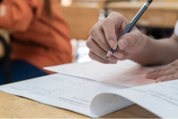 சாலையில் பிச்சையெடுத்த சிறுவன்! 10ம் வகுப்பில் படைத்த சாதனை