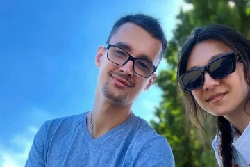 ரஷ்ய ஏவுகணையால் சின்னாபின்னமான வணிக வளாகம்: கலக்கத்துடன் கணவருக்காக காத்திருக்கும் பெண்