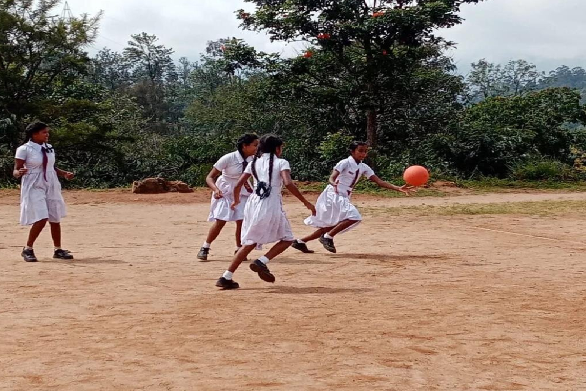 400 பாடசாலைகளுக்கு கிடைக்கப்போகும் வசதி : கல்வி அமைச்சரின் முன்மொழிவிற்கு அனுமதி | 400 Schools To Get Standard Playgrounds