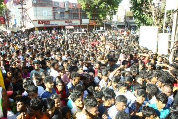 5 வருசத்திற்குப் பின் கலைக்கட்டிய நிகழ்ச்சி; கட்டுக்கடங்காத கூட்டம் - மயங்கிய பெண்கள்!