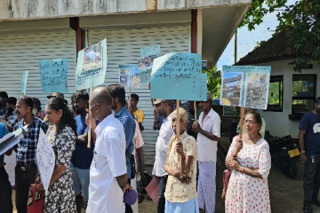 யாழில் ஆலயமொன்றின் பழமைவாய்ந்த கட்டடம் இடித்தழிப்பு : வெடித்தது போராட்டம்