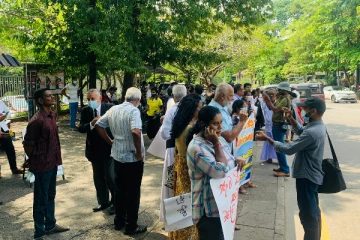 கொழும்பில் இன்றும் ஆர்ப்பாட்டம்! வலியுறுத்தப்பட்டுள்ள விடயம் (Photos)