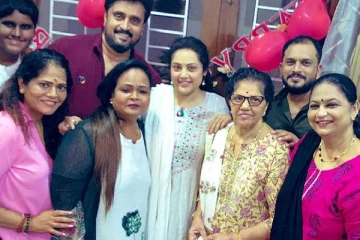 நடிகை மீனா கொடுத்த அதிர்ச்சியால் தேம்பி அழுத கலா மாஸ்டர்! வைரலாகும் புகைப்படங்கள்