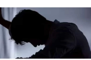 காதலித்த பெண் பேசாததால் இளைஞர் எடுத்த வீபரித முடிவு- கதறிய தாய்!