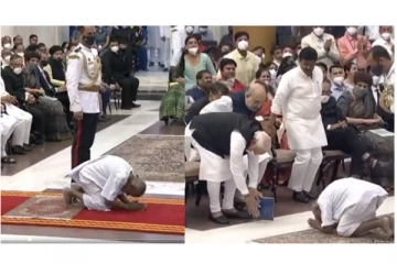 இந்திய குடியரசுத் தலைவர், பிரதமர் காலில் விழுந்து வணங்கிய 125 வயதான சுவாமி சிவானந்தா - வீடியோ வைரல்