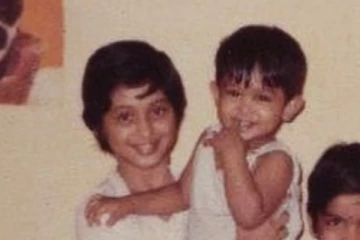 இந்த போட்டோவில் இருப்பது யார் தெரியுமா? தமிழ் சினிமாவை கலக்கிய அக்கா, தம்பி தான்