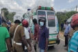 இலங்கையில் இடம்பெற்ற கோர விபத்து ; பெண் ஒருவர் பலி, 12 பேர் காயம்