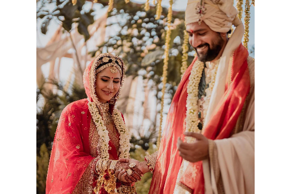 பிரமாண்டமாக நடந்து முடிந்து கத்ரீனா கைஃப், விக்கி கவுசல் திருமணம்.. ஆழகிய புகைப்படங்கள் | Katrina Kaif Ties Knoct With Vicky