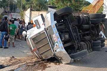 வறுமையால் தாய் நாட்டை விட்டு வெளியேறிய மக்கள்: 53 பேர் சம்பவ இடத்திலேயே மரணம்