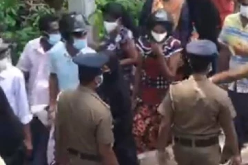 தடுப்பூசிக்காக காத்திருந்த மக்கள் மீது பொலிஸார் தாக்குதலை மேற்கொண்டார்களா?