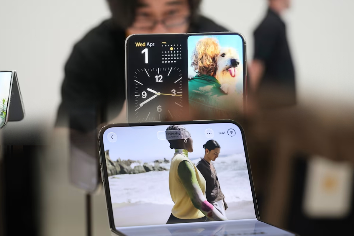 iPhone Duo... மடிக்கக்கூடிய தொலைபேசியை அறிமுகப்படுத்தியது ஆப்பிள் நிறுவனம் | Apple Launches Iphone Duo Price In Sri Lanka