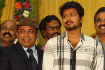 தம்பி ராமையாவின் மகளை பார்த்துள்ளீர்களா.. தளபதி விஜய்யுடன் எடுத்துக்கொண்ட புகைப்படத்தை பாருங்க