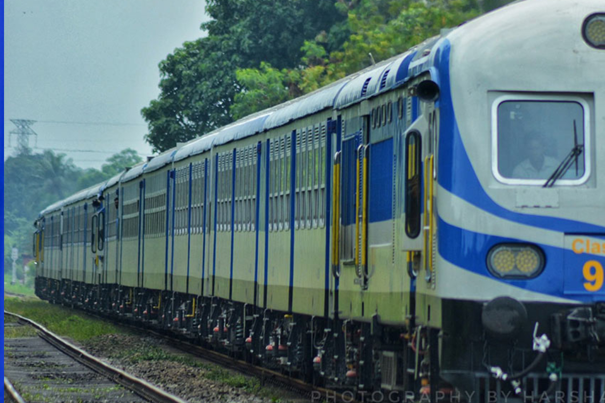 யாழ் - கொழும்பு தொடருந்தில் மோதி பெண் உயிரிழப்பு | Woman Dies After Being Hit By Jaffna Colombo Train