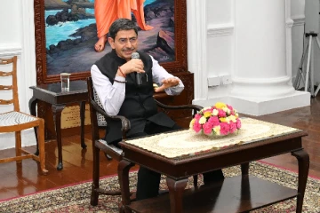 டாக்டர் படிக்க கட்டாயம் நீட் தேர்வுக்கு தயாராக வேண்டும் - ஆளுநர் ரவி மாணவர்கள் மத்தியில் பேச்சு