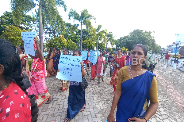 இணைந்த வடக்கு கிழக்கில் சமஷ்டித் தீர்வு - போராட்டத்தில் மக்கள்! | Batticalo Protest Sri Lanka Tamil Peoples Eastern