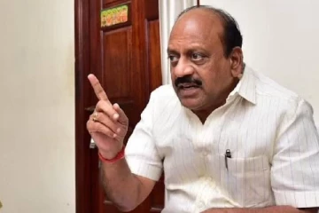 அரசு அதிகாரிகளிடம் ஒற்றுமை இல்லை - அமைச்சர் வேதனை