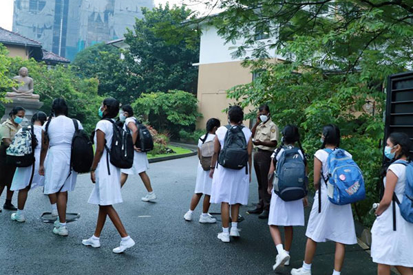 நாடளாவிய ரீதியிலுள்ள அனைத்து பாடசாலைகளும் நாளை ஆரம்பம் | All Schools Across The Country Will Start Tomorrow நாடளாவிய ரீதியிலுள்ள அனைத்து பாடசாலைகளும் நாளை ஆரம்பம் | All Schools Across The Country Will Start Tomorrow