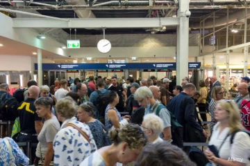 Entry Exit திட்டம்: ஐரோப்பா முழுவதும் விமான நிலையங்களில் நீண்ட வரிசைகளில் பயணிகள்