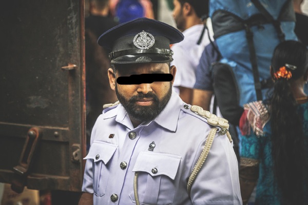 ரயில் பயணத்தில் சிகரெட்டால் ஏற்பட்ட மோதல் | Train Services Are Disrupted Due To Smoke