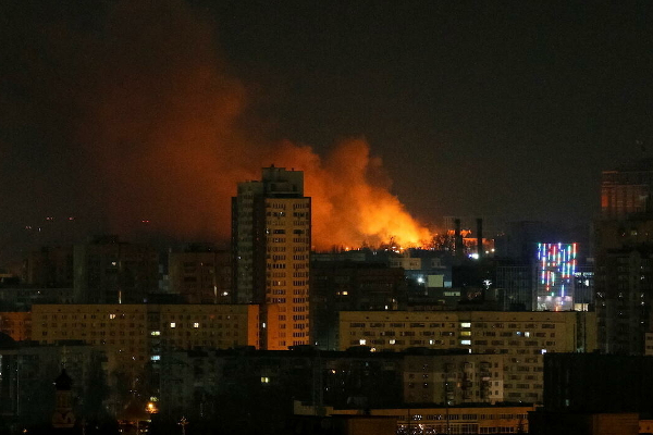 "உயிரை காப்பாற்றிக் கொண்டு உடனே உக்ரைனை விட்டு வெளியேறுங்கள்” - ரஷ்ய படைகளை எச்சரித்த அதிபர் ஜெலன்ஸ்கி | Ukraine President Zelensky Warns Russian Forces